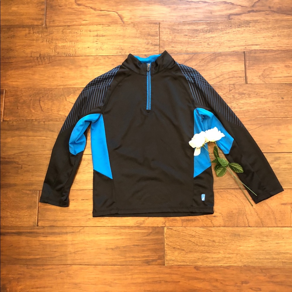 Boys Long Sleeve Quarter Zip Top. Size M.